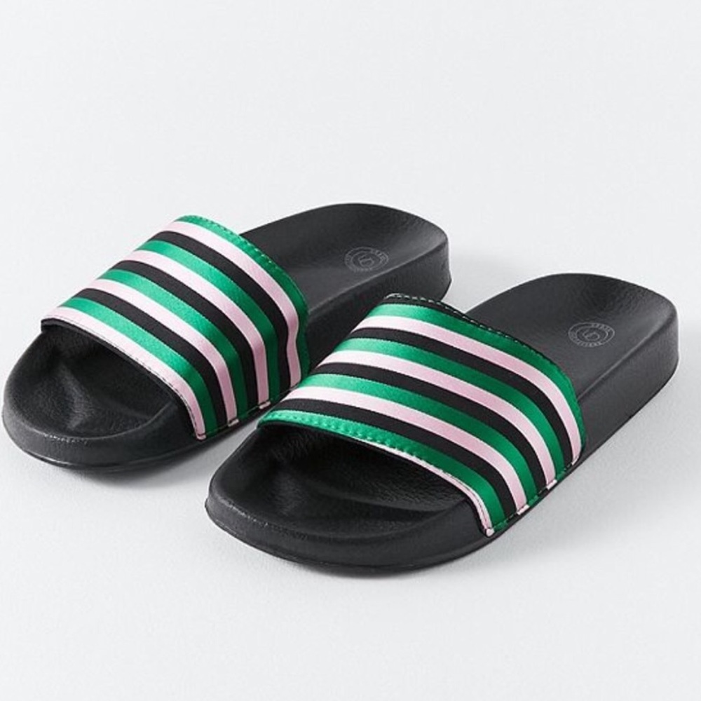 urban outfitters pool side slides.